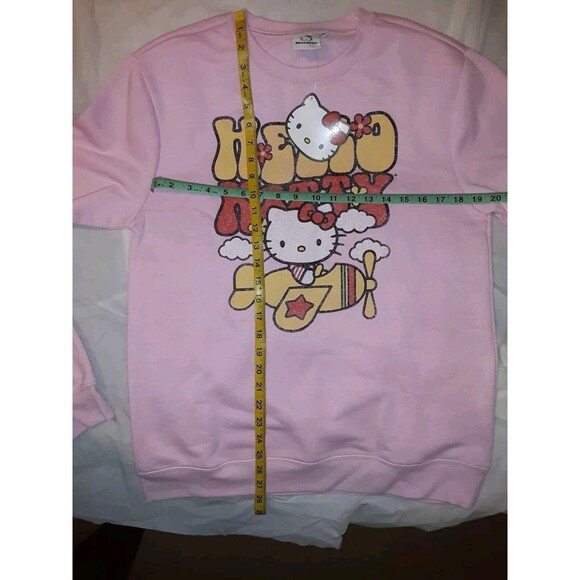 Sanrio Medium Hello KItty Pink Graphic Crewneck Sweatshirt NWT - Picture 2 of 12